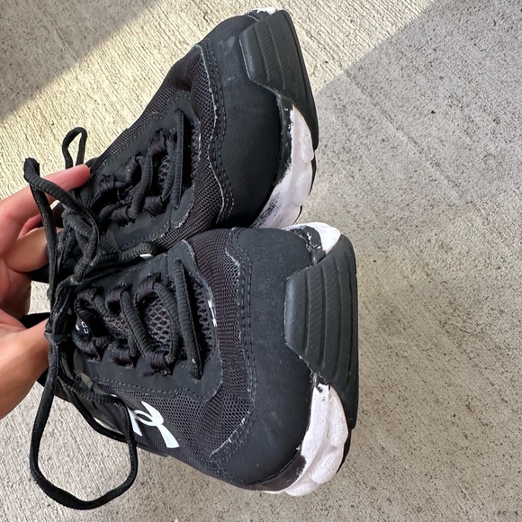 Under Armour Charged Assert 9 Black Youth size 4Y - Picture 7 of 9